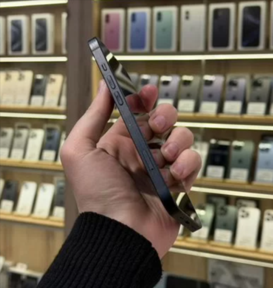 Apple iPhone 13 Черный 128 ГБ отличное фото-3